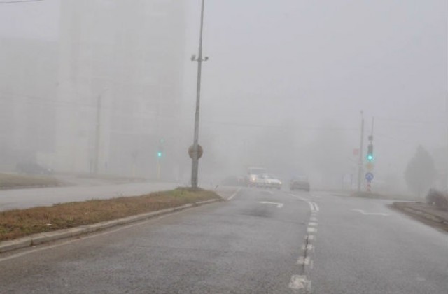 Времето на 14 декември: Предупреждават за мъгли в низините