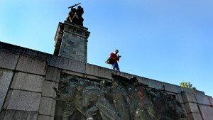 Пак нашариха Паметника на Съветската армия