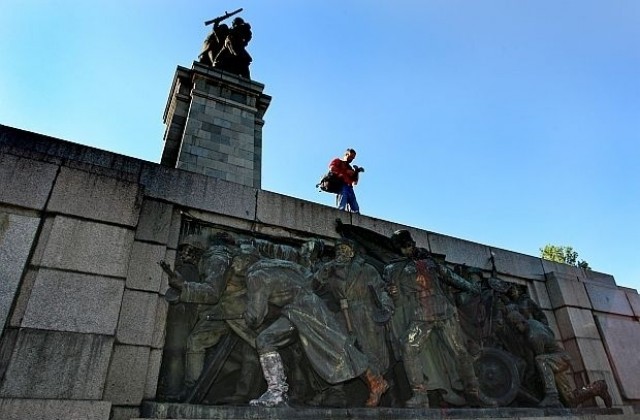 Пак нашариха Паметника на Съветската армия