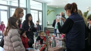 Центърът за обществена подкрепа събира пари благотворително по време на