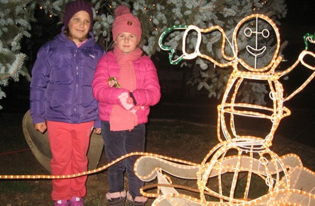 Стартираха Коледно-новогодишните празници в Мездра