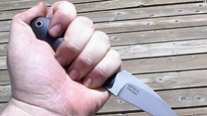 Домашен насилник наруши ограничителната си заповед и нападна мъж