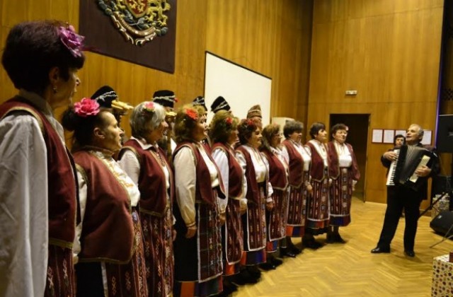 Пенсионерските клубове в община  В. Търново засилиха очакването на коледните празници