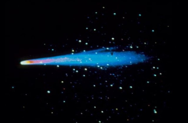 На Халеевата комета има молекулярен кислород