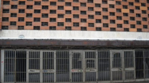 Спират ремонта на зала Сливен