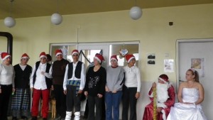 Дядо Коледа зарадва потребителите в Защитеното жилище в Болярово