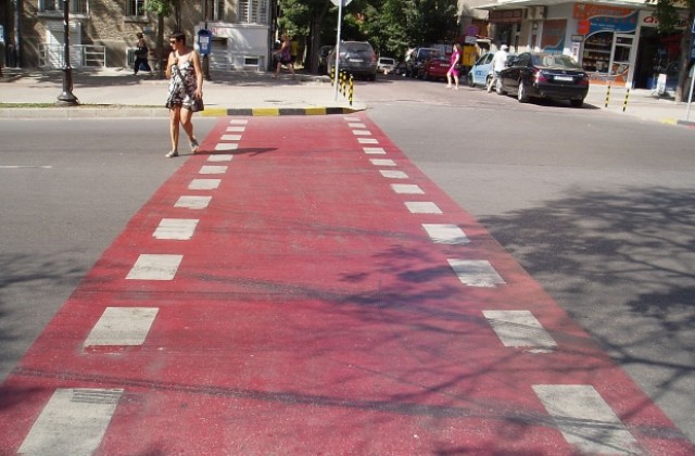 Двама пешеходци пострадаха при катастрофи