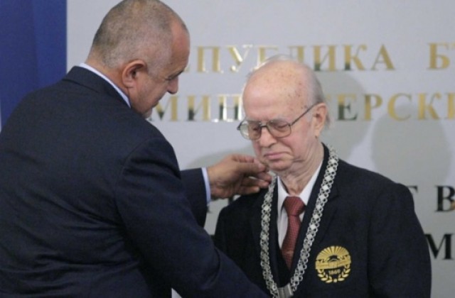 Академик Васил Казанджиев е удостоен с награда „Св. Паисий Хилендарски