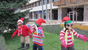 Възстановена е коледната композиция в центъра на Ямбол