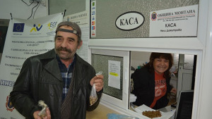 Мъж плати глоба с над 2 кг монети