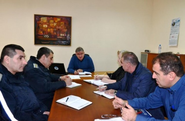 Заместник-кметът проф. Камарашев поиска строг контрол за тежките камиони, които увреждат общински пътища