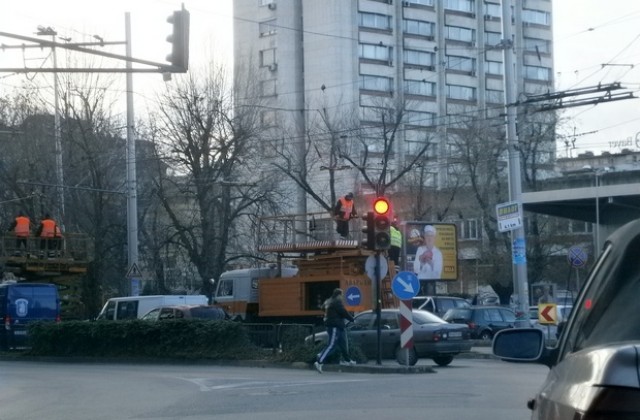Променят организацията на движение заради подмяна на контактната мрежа на тролеите