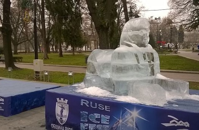 Фестивал на ледените фигури радва Русе