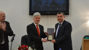 Валентин Михов представи в Павликени автобиографичната си книга В играта