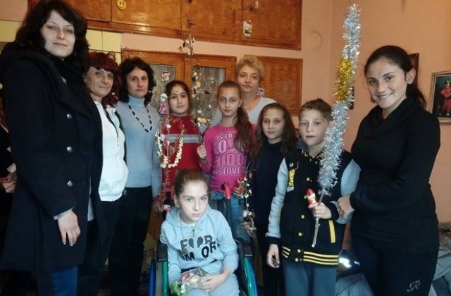Жени ГЕРБ - Левски дариха празник на деца и пенсионери