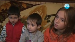 6годишно дете даде спестяванията си за самотна майка с три