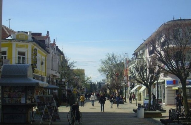 Откраднаха 20 чифта обувки от магазин на центъра