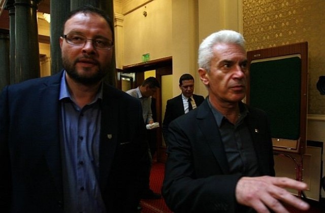 Водка и уиски пил Сидеров преди скандала на летището във Варна