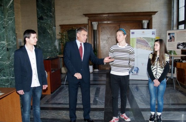 Ученик от Павликени е победител в национален конкурс за есе