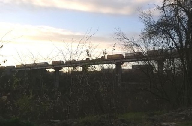 Отново километрична опашка към Дунав мост