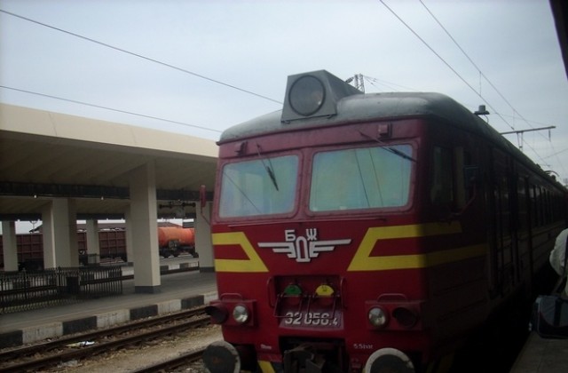 Законови промени въвеждат електронни билети за влаковете