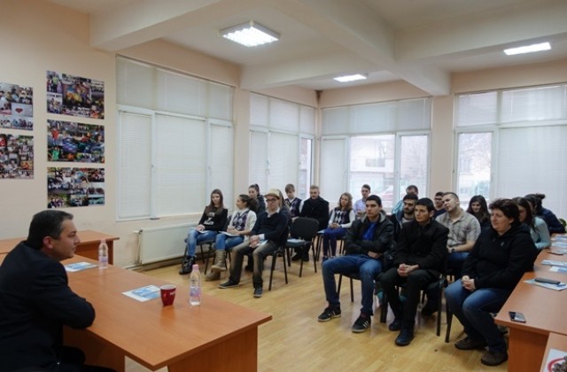 В часа На кафе или чай кметът Иванов се срещна с младите хора на Севлиево