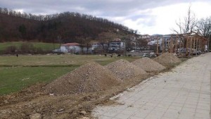 Нови паркинги никнат в Кирково заради потока от коли през