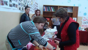 Близо 200 лв събраха от Коледния базар в Хуманитарна гимназия