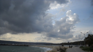 Времето на 19 декември До обяд облачно след обяд на