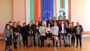 Спортното училище награди найдобрите си спортисти и треньори