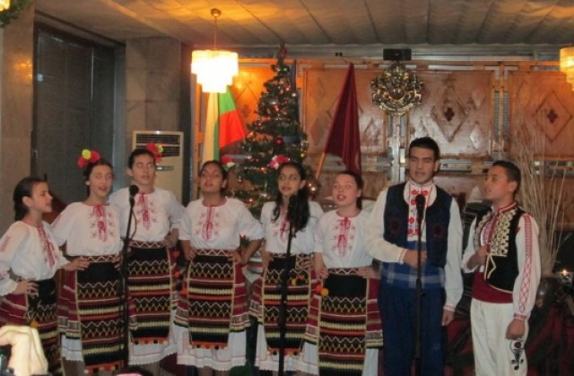 Коледен концерт изнесе класът по народно пеене в Червен бряг
