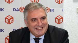 Калфин Пропастта между богати и бедни трябва да е помалка