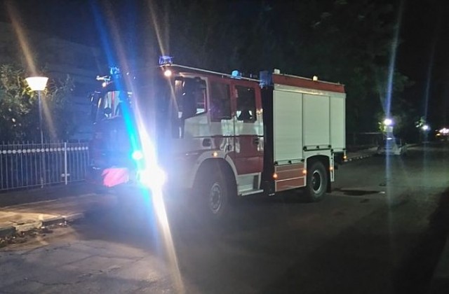 Трима души пострадаха при пожар в столичния квартал Люлин