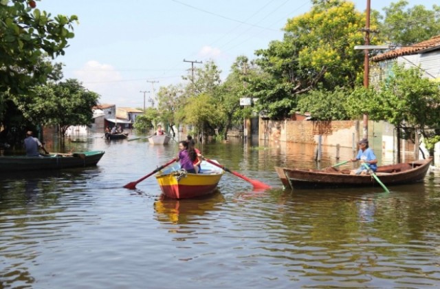 Наводнения в Парагвай, хиляди са евакуирани
