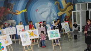 Ученици от СОУ Ем Станев подредиха изложба на тема Коледен