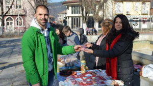 В Дебелец събраха средства за самотни хора и многодетни семейства