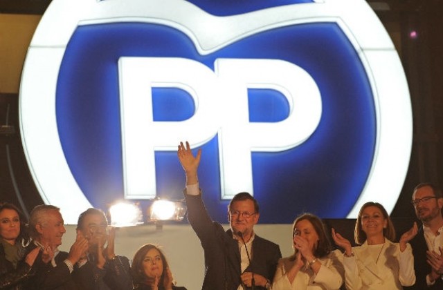 Испания скъса с двупартийния модел, премиерът Рахой ще опита да състави правителство