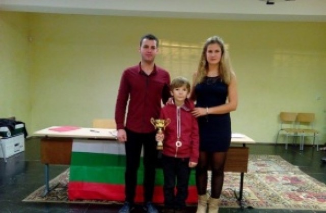 58 деца участваха в шахматния турнир “Коледна Звезда”, ученик от СОУ “В. Благоева” завоюва купата