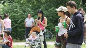 Повече от 3300 майки получават помощи за деца в натура