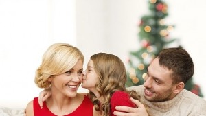 Майките извършват 23 дейности по Коледа татковците само 8