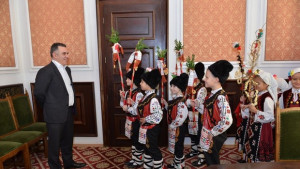 Деца гостуваха на сливенския кмет