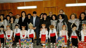 Коледарите от ОЗД Звънче донесоха коледния дух в Областна администрация