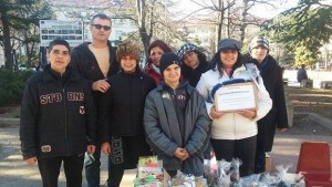 Коледен базар организираха хора с увреждания