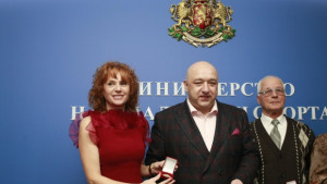 Почетен медал за замкмета Красимира Чахова от министър Красен Кралев