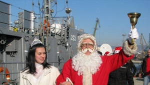 Дядо Коледа и Снежанка кацат с вертолет във Варна