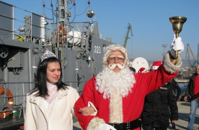 Дядо Коледа и Снежанка кацат с вертолет във Варна