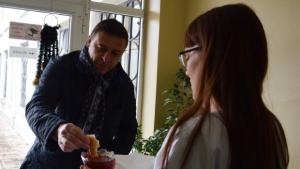 Камбитов с подаръци за Дома за медикосоциални грижи