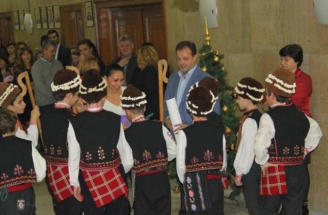 Коледари наричаха за здраве и благополучие в община В. Търново