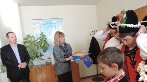 Коледари от Свещари наобиколиха властта в Разград