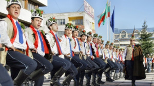 Коледарско надиграване в Ямбол